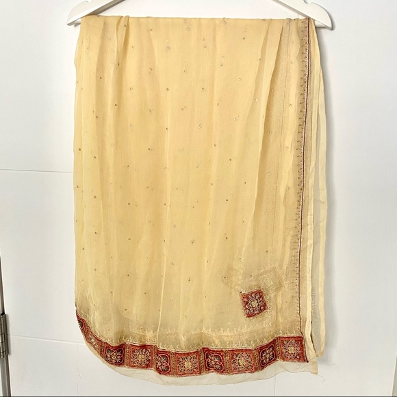 Vintage embroidered Indian scarf - Picture 2 of 5